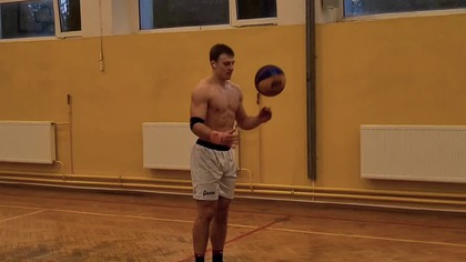 Gdzie on tą piłkę ściągnął #shorts #viral #stunt #basketball #sports