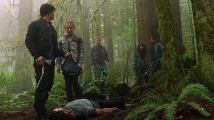 The 100 S01E03 Ziemia zabija