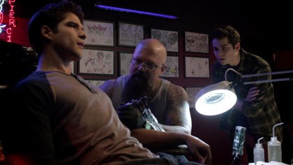 Teen Wolf S03E01 Tatuaż