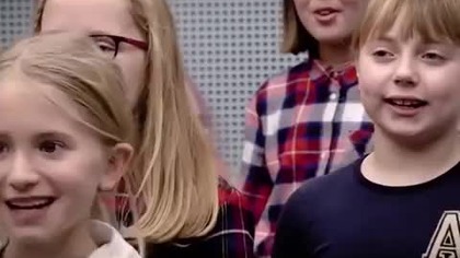 Niemieckie dzieci spiewaja ze Moja babcia to stara ekologiczna świnia