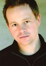 Aktor Joshua Harto