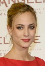 Aktor Nora Arnezeder