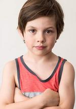 Aktor Asher Miles Fallica