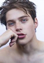 Aktor Froy Gutierrez