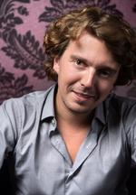 Aktor Alex Vizorek