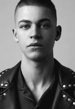 Aktor Hero Fiennes-Tiffin
