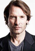Aktor Adrian Hough