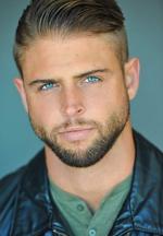 Aktor Connor Skific