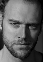 Aktor Elliot Cowan