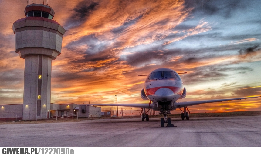 Piękny widok,samolot,chmury,lotnisko