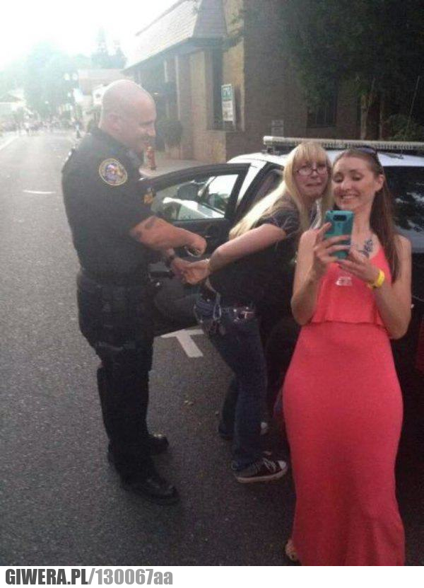 Selfie,Aresztowanie,policjant