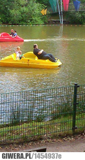 Dziadek,dzieci,rowerek wodny