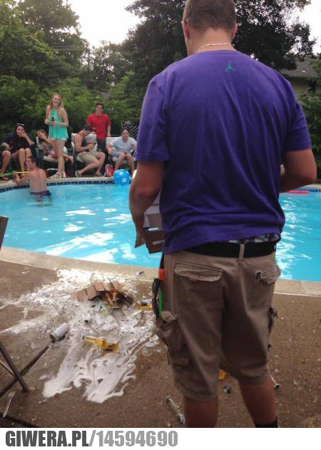 Butelka,rozbita,zbita,basen,dramat