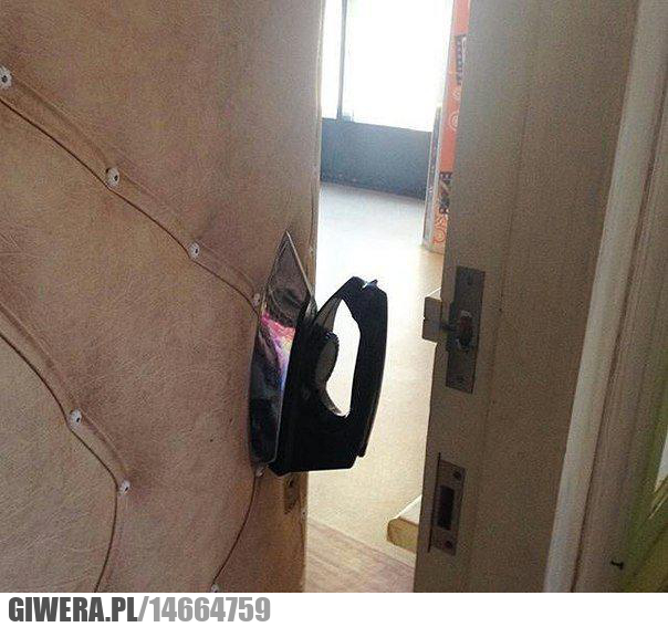 Klamka,drzwi,żelazko