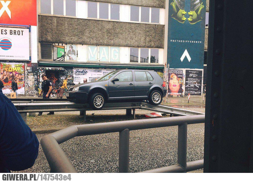 Kobieta prakuje,parkowanie,Golf