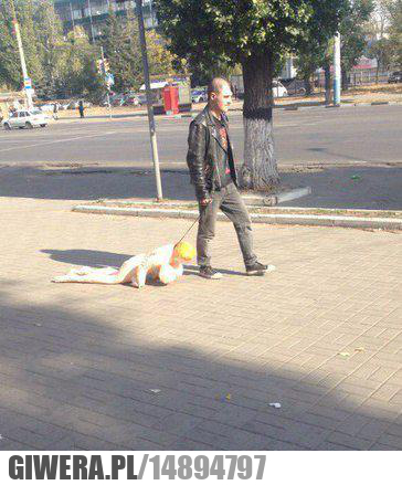 spacer,dmuchana lalka