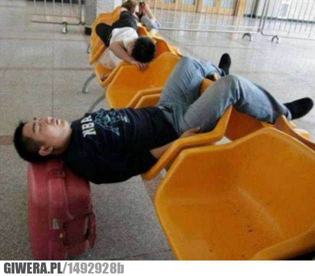 Lotnisko,spanie,ławka