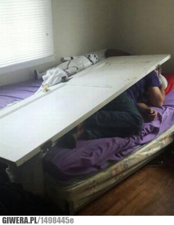 Drzwi,pijany,zgon,koc