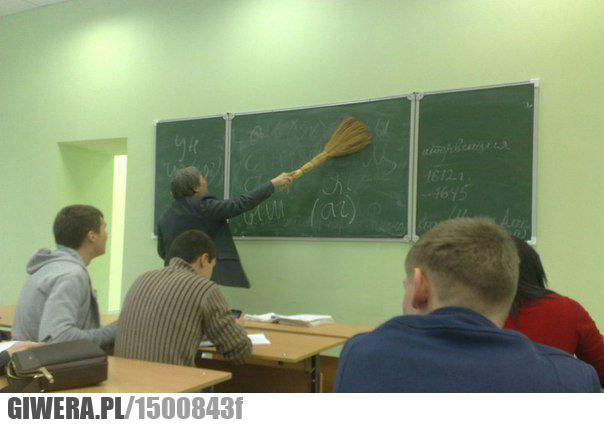 Uczelnia,Miotła,tablica