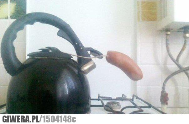 Gotowanie,student,parówka,czajnik