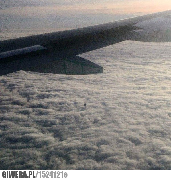 Wieża CN,Kanada,Chmury,wieża