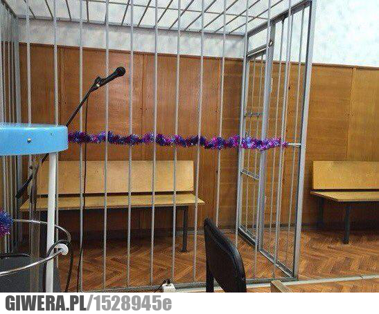 sąd,klatka,święta