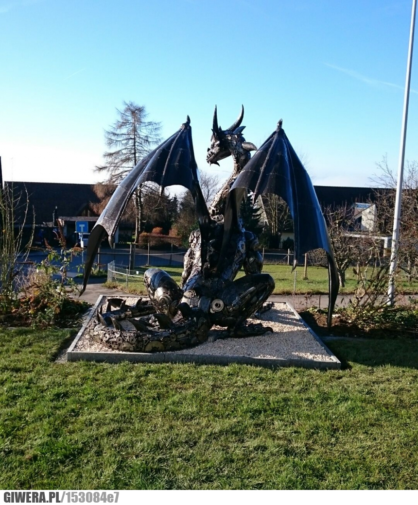 Street Art,Smok,rzeźba