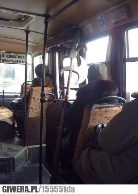 Autobus,włócznia,topór,broń