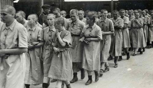 Jeden dzień w Auschwitz (2020)