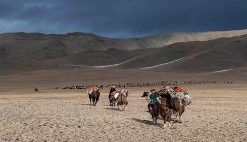 Mongolia. Pomiędzy niebem a ziemią