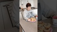 Pyszne pączki #shorts #humor #dc #nawesolo #fyp #comedy #zart #dowcip #pączki #tlustyczwartek