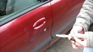Uniwersalny kluczyk samochodowy ze spinacza (videoo. info)