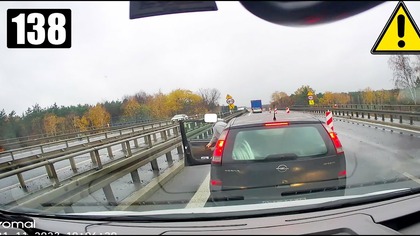 Cwaniaczek w Oplu na zwężeniu drogi S1 - Dąbrowa Górnicza