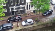 Porsche zepchnęło Smart-a do kanału - Amsterdam