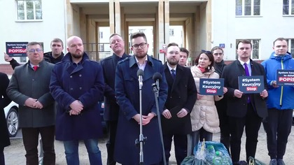 KONFEDERACJA PRZYTARGAŁA ŚMIECI HENNIG-KLOSCE! TA WEZWAŁA NA NICH POLICJĘ!