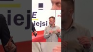 HIT.  TŁUMACZ JĘZYKA MIGOWEGO MIAŁ DOŚĆ.  HOŁOWNIA PRZEGIĄŁ?