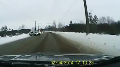 Wypadek nagrany z obu samochod&oacute;w uczestniczących w zdarzeniu