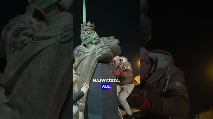 Rzeźba Bolesława Chrobrego w Jaworznie.  Gotowe dzieło ocenił jego autor Marcin Nosko