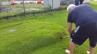 Spuchnięta trawa niczym materac wodny