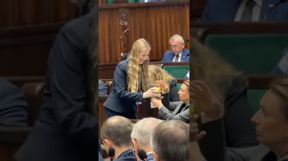 ODLECIELI! Wielichowska potrzebuje służby w Sejmie? A może drineczka?