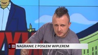 Kuba Wątły liże buta po przegranym zakładzie
