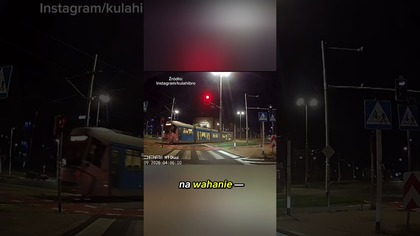  O włos od tragedii we Wrocławiu! Tramwaj był tuż za nim!  #wrocław #tramwaj #droga