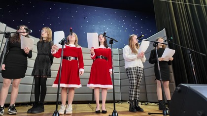 Pastorałka od serca do ucha w wykonaniu młodzieżowej grupy wokalnej z Markuszowa