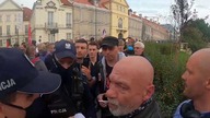 INTERWENCJA POLICJI NA PROTEŚCIE NUMER 1! TŁUM ŚWIADOMYCH LUDZI OBRONIŁ JEDNEGO