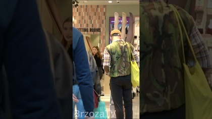 Janusz podziwia kobiety w sklepie