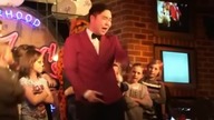 Billguun Ariunbataar tańczy gangnam style