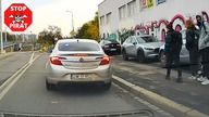 Fałszywa policja czy prawdziwy radiowóz? Dziwne zachowanie kierowcy Opla we Wrocławiu.  STOP PIRAT
