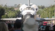 Wahadłowiec Endeavour na ulicach Los Angeles