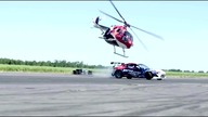 Helikopter akrobatyczny (Felix Baumgartner) Vs.  samoch&oacute;d driftowy (Jakub Przygoński)