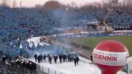 Bijatyka z ochrona pseudokibic&oacute;w Ruchu podczas WDŚ